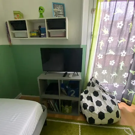 Familial 140 M2 13 *
